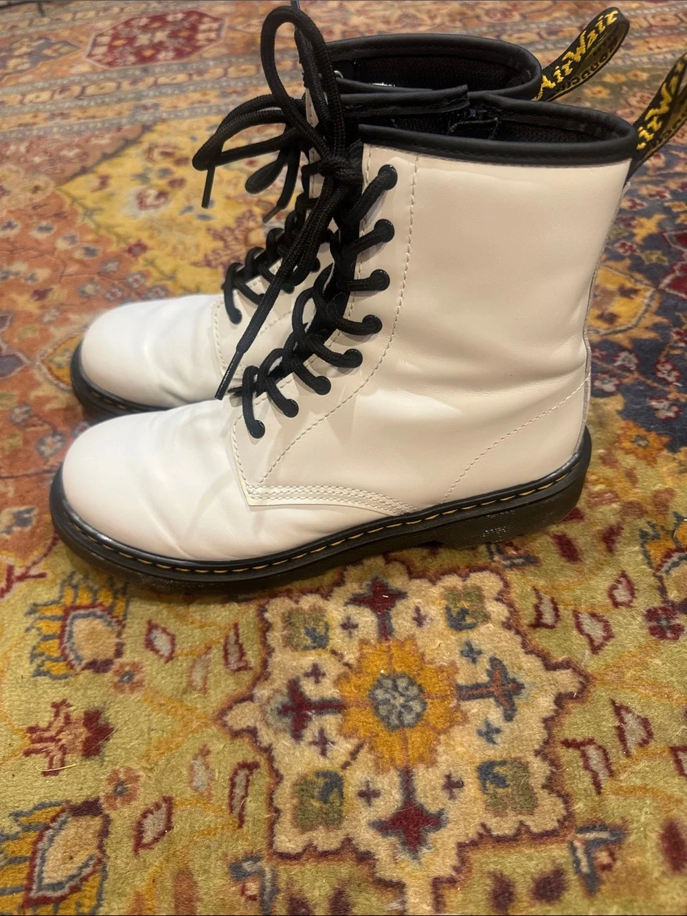 Dr Martens kids White 8 eye Lace-Up Boots excellent condition